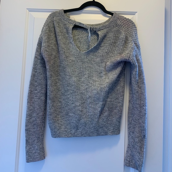 Keyhole back sweater - Picture 4 of 5